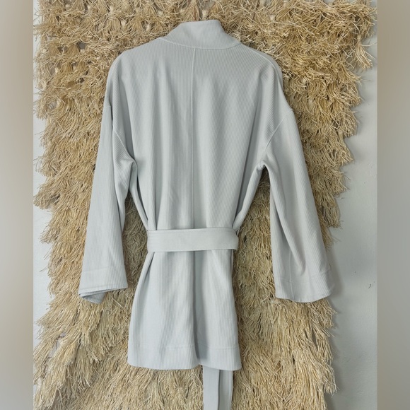 Lululemon•Ribbed Softstreme Belted Wrap•Bone white•LIKE NEW•size 12 - Picture 7 of 16